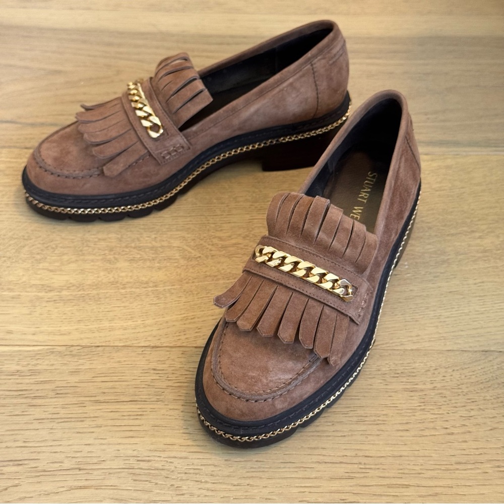 NIB Stuart Weitzman Bmoc Brown Suede Loafers with Gold Chain and Fringe Detail